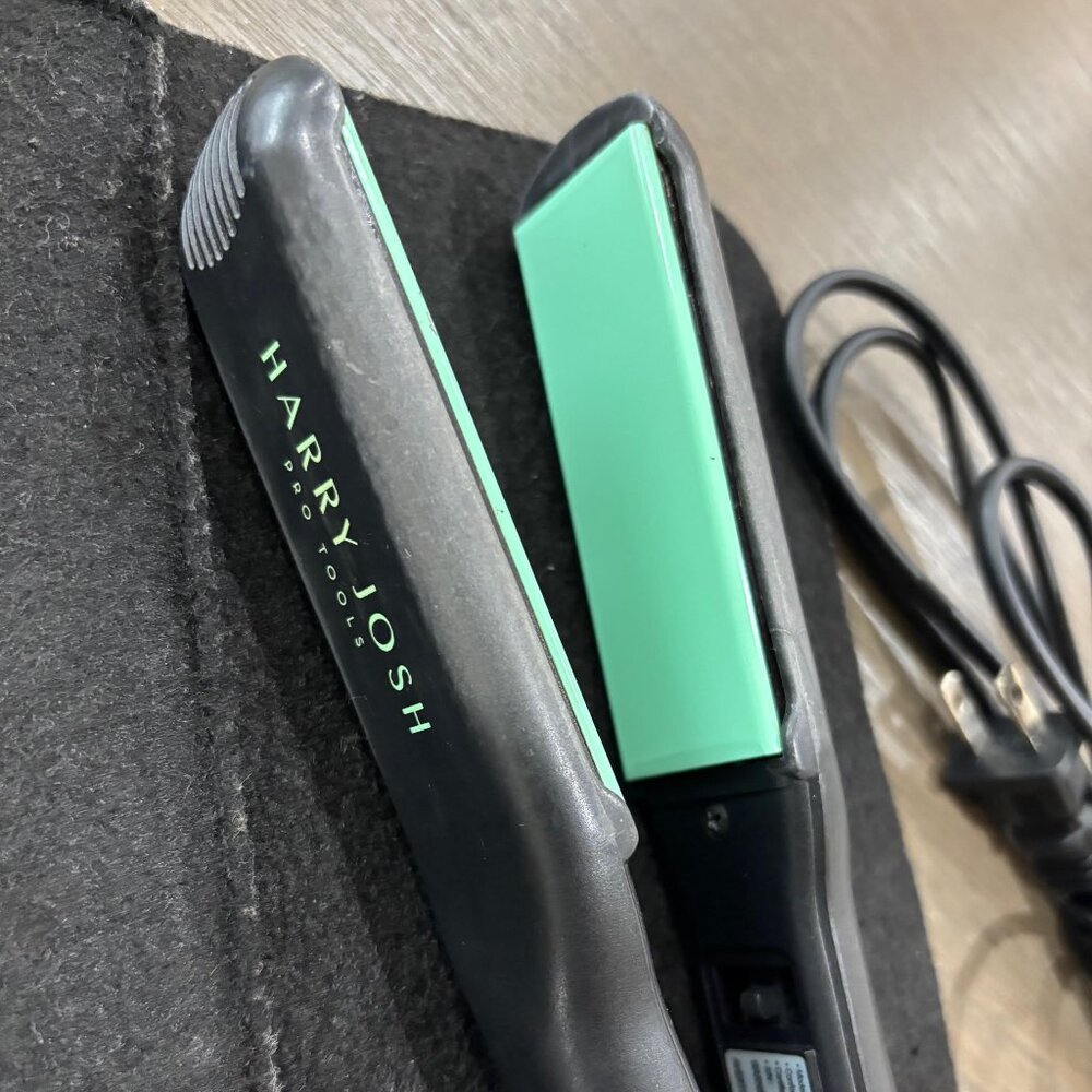 Harry Josh® Pro Tools Ceramic Flat Styling Iron 1.25 Inch